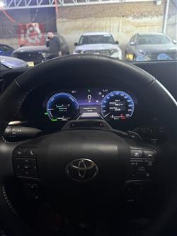 تۆیۆتا كراون سێگنیا